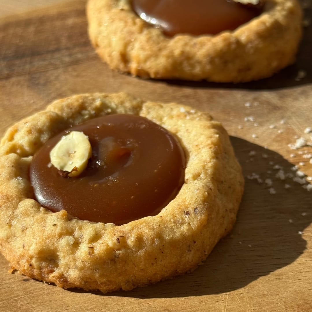Hazelnut Cookies with Salted Caramel